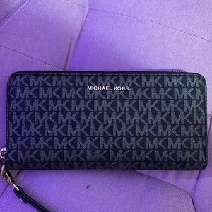 Michael Kors mint condition black and gold wallet